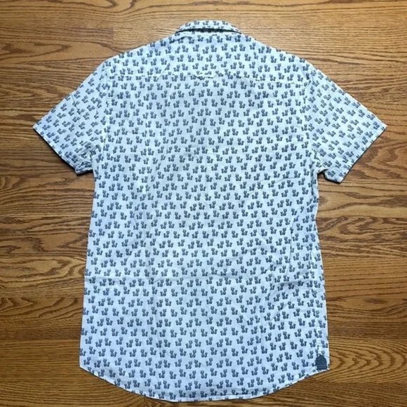 International Report Half Sleeve Button Up - Pineapple Print - Men's Size: S - Picture 6 of 6